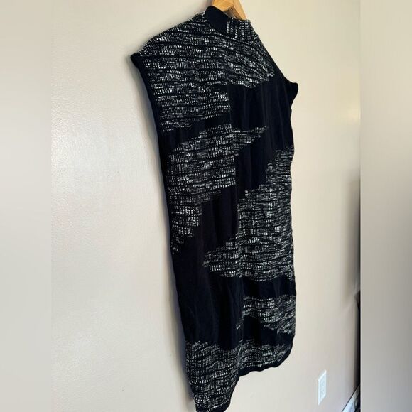 SALE! B/W Chico’s Knit Sleeveless Open Vest Size 2 (12) EUC - Picture 4 of 5